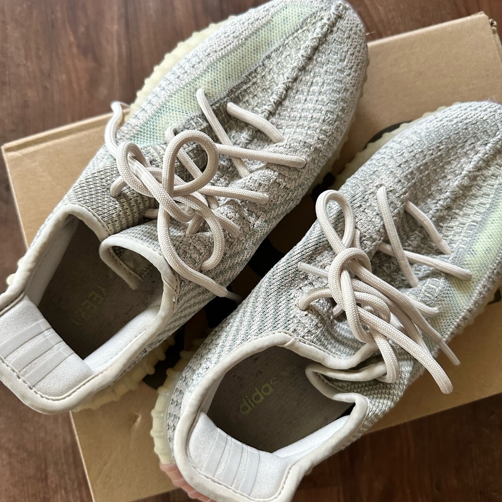 Yeezy boost 350 v2 citrin non reflective. Size 37.